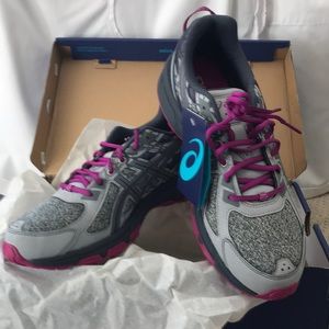 ASICS women’s Gel-Venture 6 running shoes